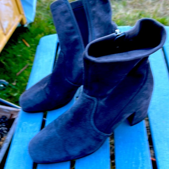 COPY - Aquatalia size 8 M grey suede ankle boots - Picture 2 of 9